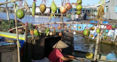 Viet Nam - delta du Mékong - marché flottant